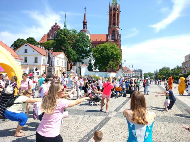 Chcieli podkreślić potrzebę swoich działań. Ulicami Białegostoku przeszedł Marsz Rodzin Zastępczych