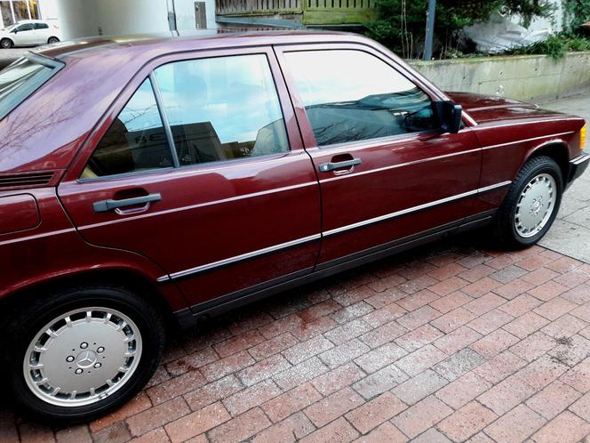 Mercedes-Benz 190E z przebiegiem 499 km