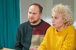 Na Wspólnej odc. 3572: Paweł (Grzegorz Kwiecień), Beata (Katarzyna Ptasińska)