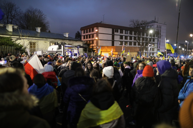 Manifestacja solidarnościowa z Ukrainą pod ambasadą Rosji