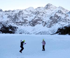 Selekcja naturalna. Internauci bezlitośni dla ludzi, którzy wchodzą na  na Morskie Oko w czasie odwilży