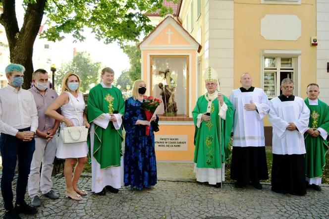 Przy kościele św. Józefa w Olsztynie wzniesiono nową kapliczkę. Ma chronić przed pandemią koronawirusa