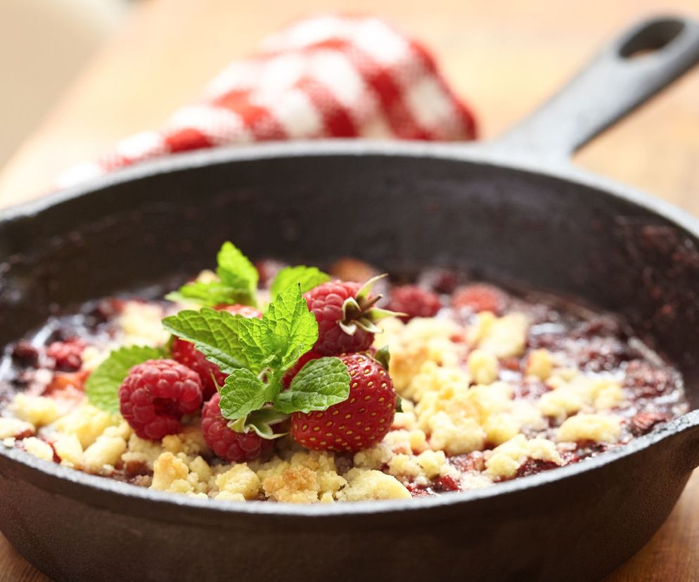 Niebiańskie maliny pod kruszonką - oszałamiający deser  gotowy w kilka minut