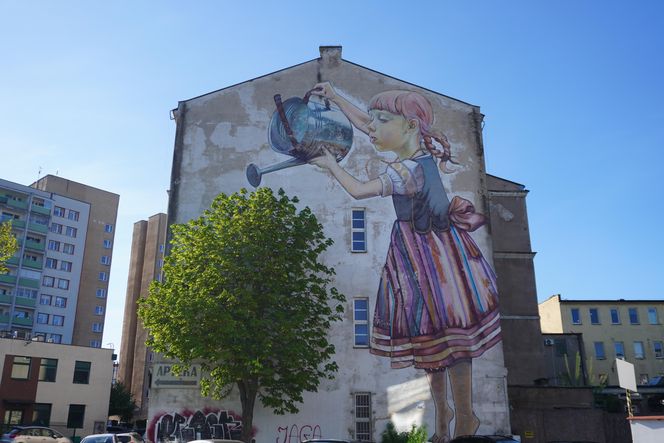 Mural "Dziewczynka z konewką"