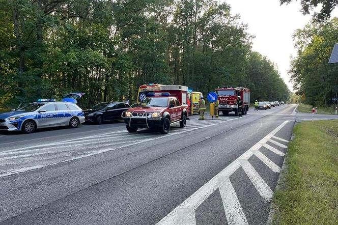 Poważny wypadek koło Torunia. Młody kierowca BMW staranował motocyklistę [Zdjęcia]