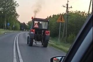 Pijany jak bela wsiadł do traktora i ruszył w drogę! 