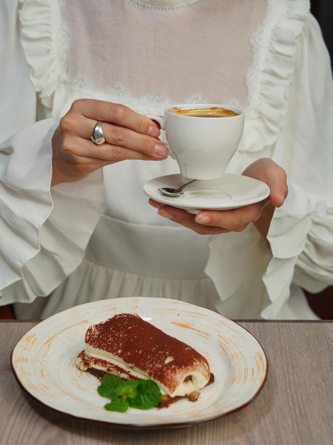 Perły, złoto, falbany, koronki. Jesień upłynie nam pod znakiem teatralnego dramatyzmu