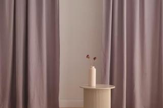 Modne zasłony do salonu i sypialni