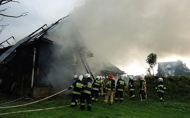 Wielki pożar na Podhalu. Od pioruna spłonął drewniany dom