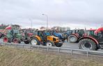 Rolnicy z woj. lubelskiego blokują drogi w regionie. Na protestującymi czuwa policja 
