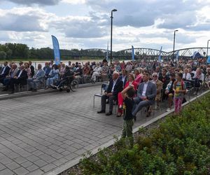 Kolorowa parada na otwarcie Dni Torunia. Przeszła przez serce toruńskiej starówki