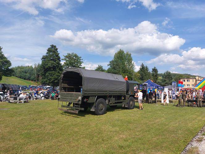 Piknik militarny przy schronie kolejowym w Stępinie 