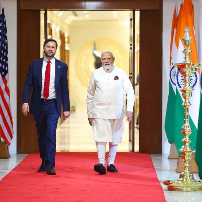 Rozmowy pokojowe w Delhi. Wiceprezydent USA Vance: Rosja i Ukraina będą musiały dokonać wymiany terytoriów.