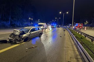 Makabra na Wisłostradzie. Roztrzaskane auta i motocykle. Dwie osoby reanimowane w tym dziecko 