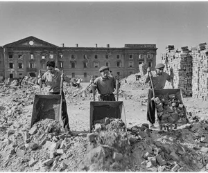 Zgruzowstanie Warszawy 1945–1949. Jak naprawdę wyglądała odbudowa stolicy?