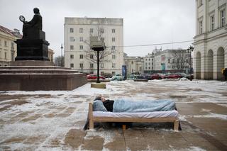 Nietypowa manifestacja na Krakowskim Przedmieściu w Warszawie