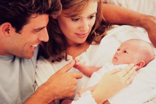 Bonding, czyli budowanie relacji między rodzicem a dzieckiem po porodzie