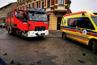 Wypadek na ul. Świętej Trójcy w Bydgoszczy. Trzy osoby są ranne [ZDJĘCIA]