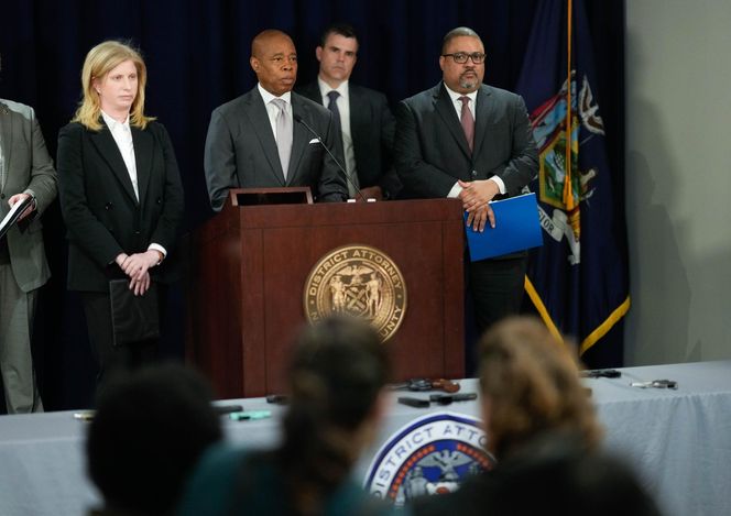 108 zarzutów za pół roku strzelania nad głowami mieszkańców Manhattanu