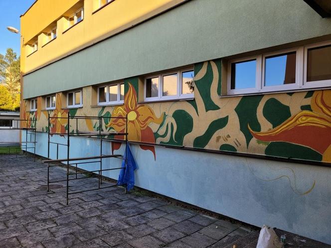 Ekologiczny mural na ścianie ZS nr 1 w Pszczynie 