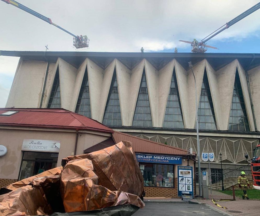 Burza uszkodziła dach kościoła w Brzesku