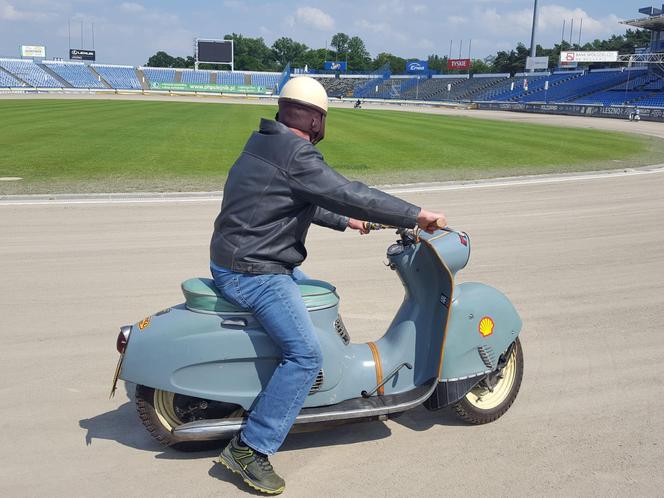 Osy kręciły kółka na stadionie żużlowym w Lesznie. Ogólnopolski zlot skuterów Osa Osieczna-Leszno 