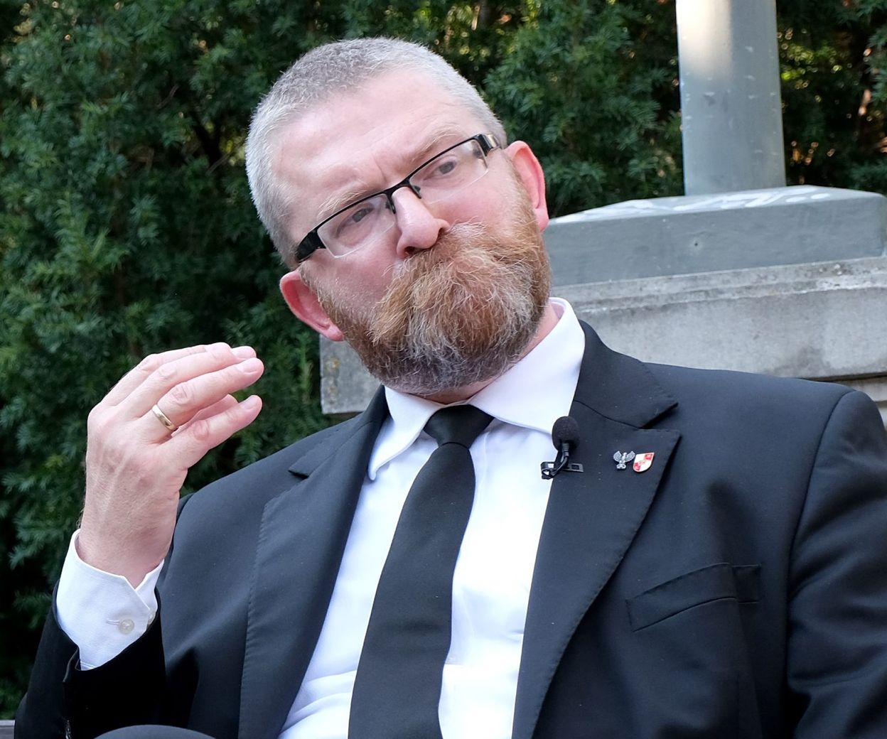 Akt oskarżenia i lawina wniosków o uchylenie immunitetu Grzegorza Brauna. Nowe infor…