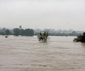 Wielka woda wdzierała się do domów. 14 lat temu Kraków i Małopolska walczyły z powodzią