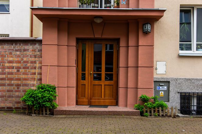 Partyzancki ogródek fasadowy na Mokotowie