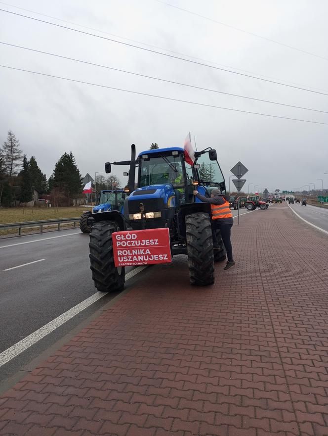 Trwa protest rolników w woj. lubelskim. Blokady są w wielu miejscach w regionie [DUŻO ZDJĘĆ]