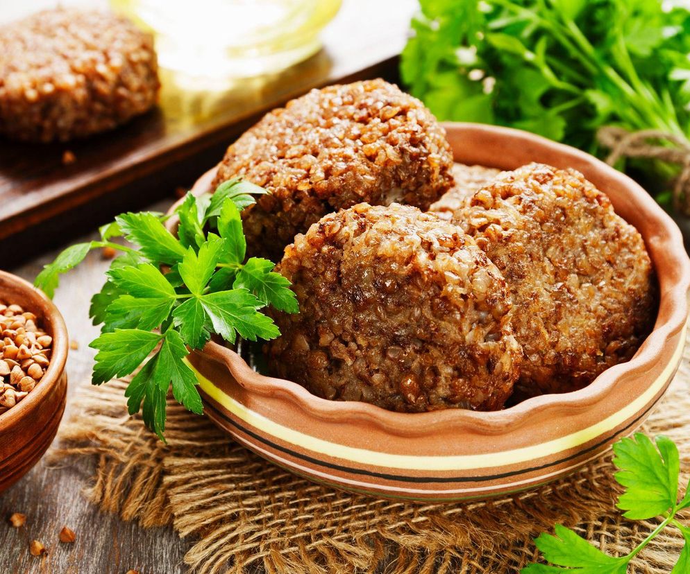 kotleciki z kaszy gryczanej z fetą