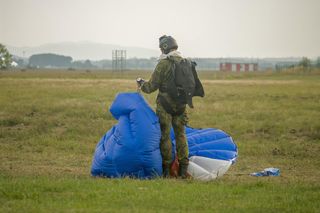 Spadochrony i fotele wyrzucane, czyli jak uchronić życie pilota w nieuchronnej katastrofie