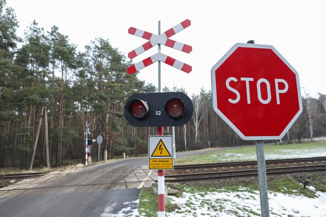 przejazd kolejowy, znak STOP