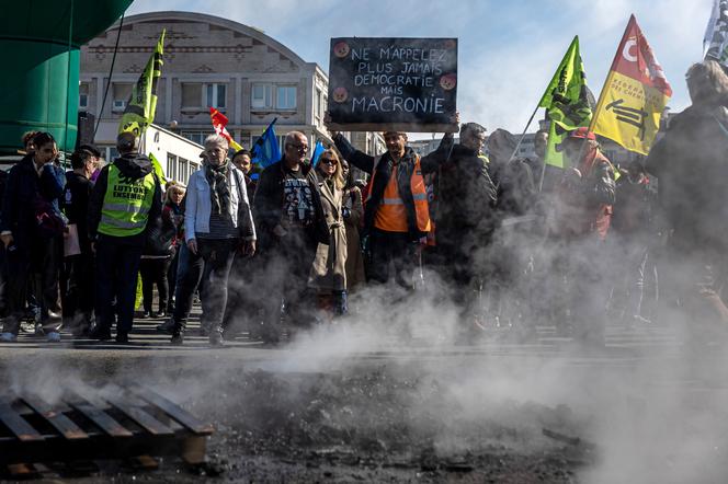 Demonstracja przeciwko reformie emerytalnej w Paryżu