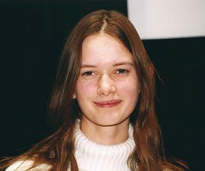 Karolina Malinowska żyła z matką i bratem w skrajnym ubóstwie. Zrządzeniem losu trafiła do modelingu