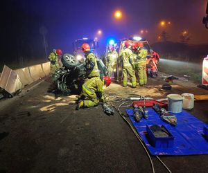 Groźny wypadek w Gdańsku. Dachowanie auta na ul. Sucharskiego