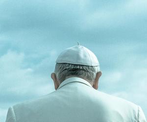 Papież Franciszek o wzroście zapotrzebowania na weterynarzy. „Ludzie wolą mieć pieska niż dziecko”