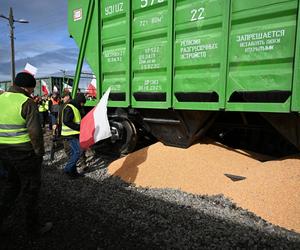 Protest rolników na torach kolejowych przy przejściu granicznym z Ukrainą w Medyce
