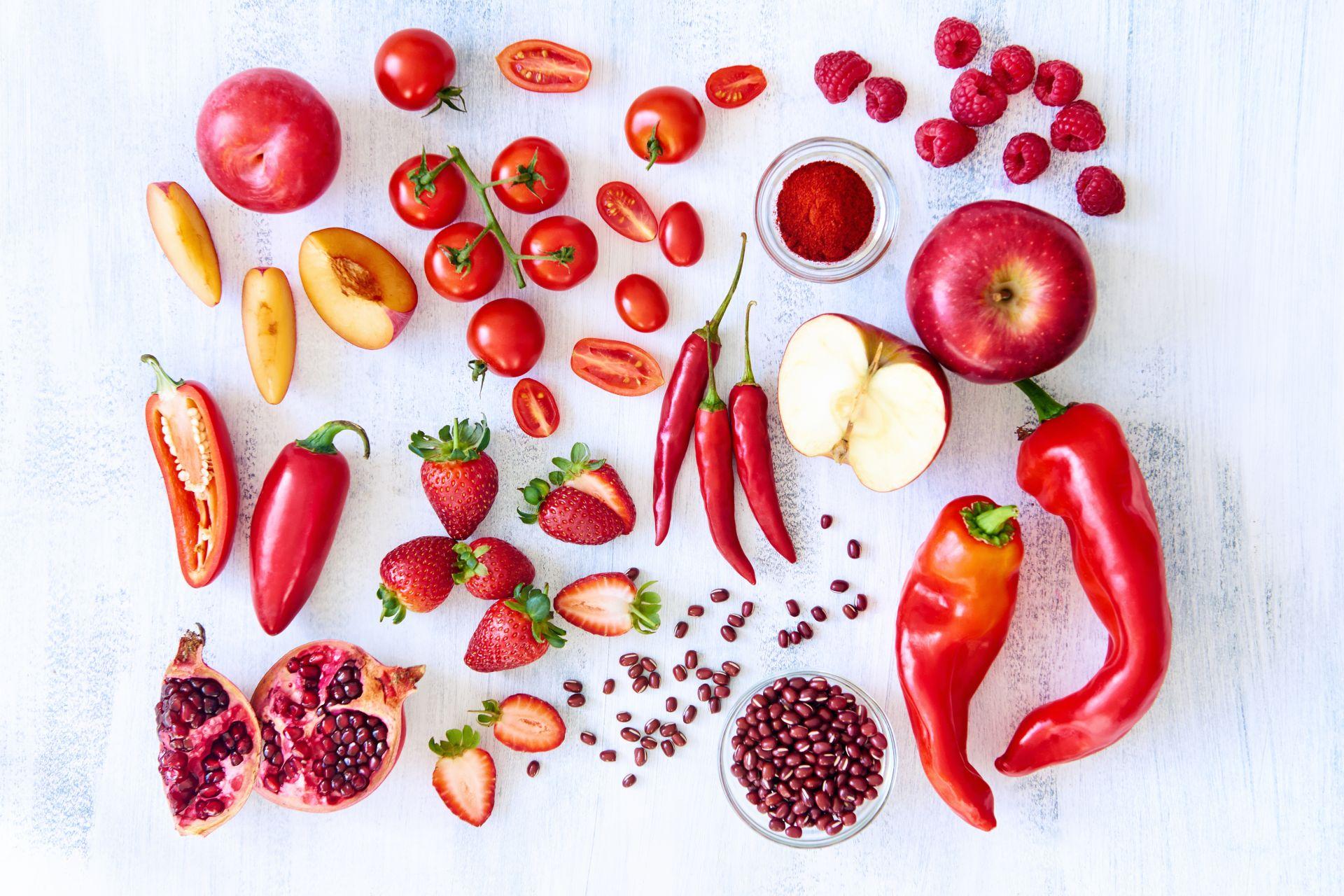 Red vegetable. Красные овощи и фрукты. Красные фрукты. Овощи красного цвета. Продукты красного фрукты.