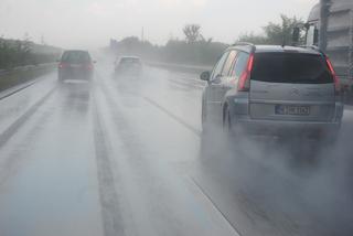 Mniej samochodów = mniejszy smog. Ratusz chce walczyć o czyste powietrze w Warszawie [AUDIO]