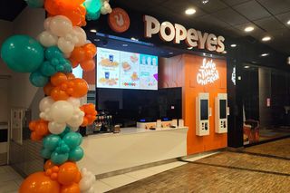 Popeyes rozda roczny voucher na kanapki. Pierwsi goście czekali całą noc