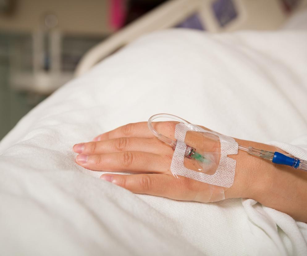 Kobiety ciężarna w łóżku szpitalym