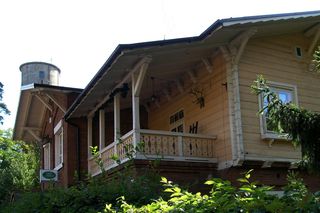 To najciekawsza miejscowość turystyczna w Łódzkiem. Jest nazywana „drugim Belwederem”