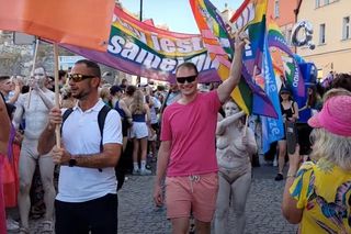 Afera o nagie piersi w Bolesławcu. Prezydent kontra aktywistka