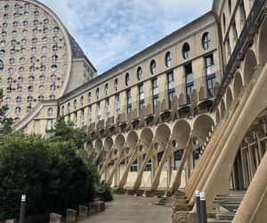 Picasso's Arenas. Budynek mieszkalny położony w Noisy-le-Grand pod Paryżem