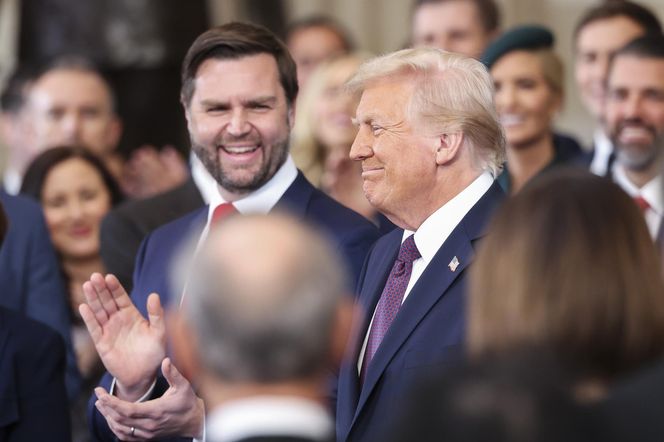 Trump i Vance złożyli przysięgi na Biblię. Zostali porównani do Izaaka i Mojżesza