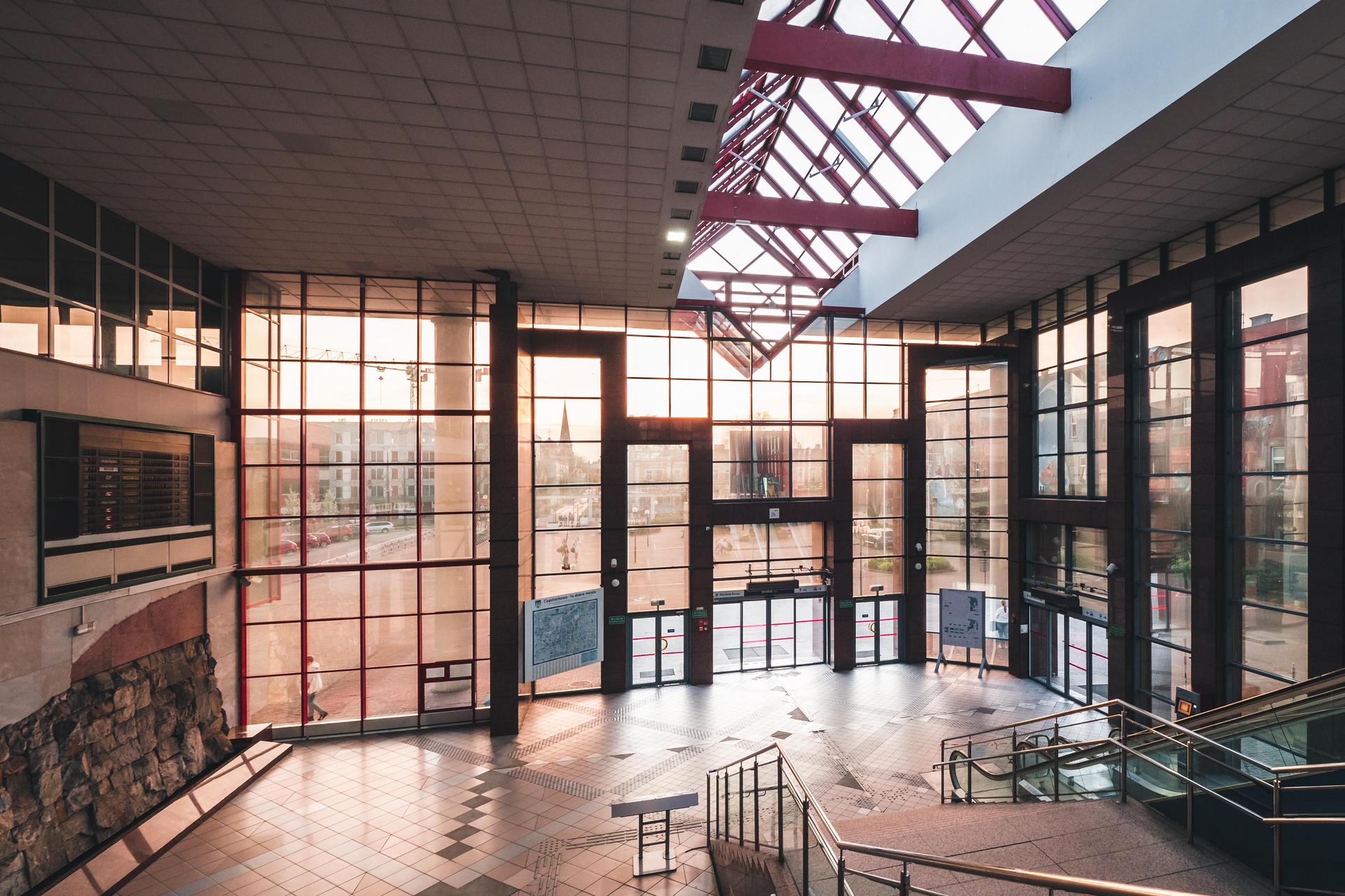 Dworzec kolejowy w Częstochowie - zdjęcia. Tak dziś wygląda ikona lat 90. 