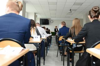 Egzamin ósmoklasisty 2022 PRZESUNIĘTY o miesiąc! Jest ostateczna decyzja
