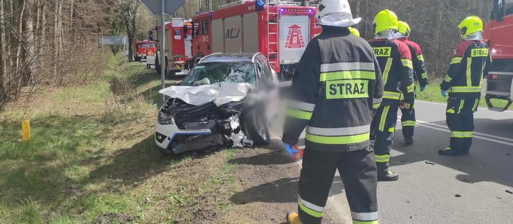 Karambol czterech aut na DK 51. Są ranni. Droga jest zablokowana [ZDJĘCIA]