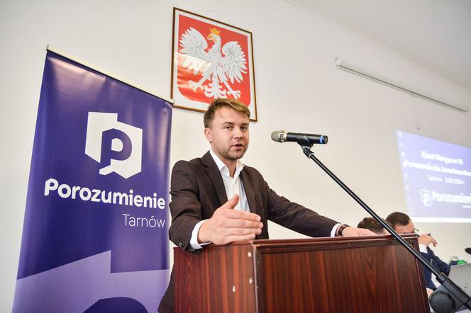 Dawid Solak przestał być szefem partii w mieście. Zastąpił go niedoszły prezydent Tarnowa